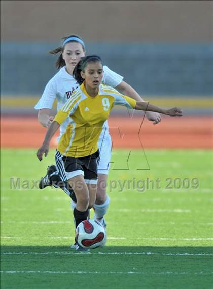 Thumbnail 3 in Lake Highlands vs. Garland (Class 5A Region II quarterfinals) photogallery.