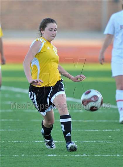 Thumbnail 3 in Lake Highlands vs. Garland (Class 5A Region II quarterfinals) photogallery.