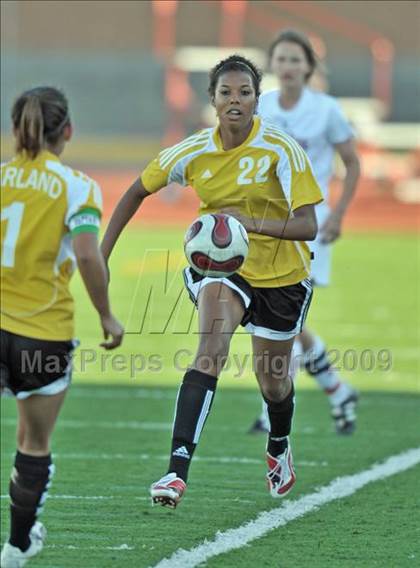 Thumbnail 1 in Lake Highlands vs. Garland (Class 5A Region II quarterfinals) photogallery.