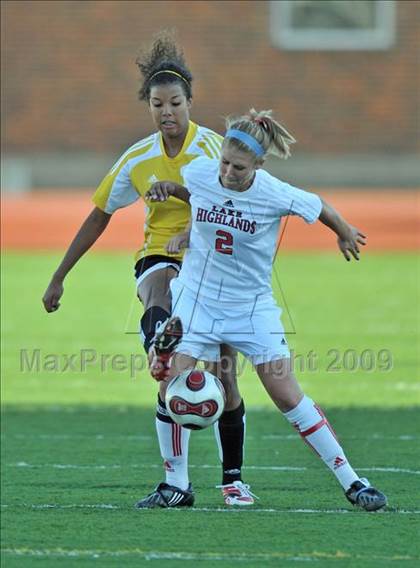 Thumbnail 2 in Lake Highlands vs. Garland (Class 5A Region II quarterfinals) photogallery.