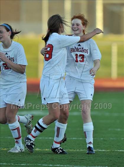 Thumbnail 3 in Lake Highlands vs. Garland (Class 5A Region II quarterfinals) photogallery.