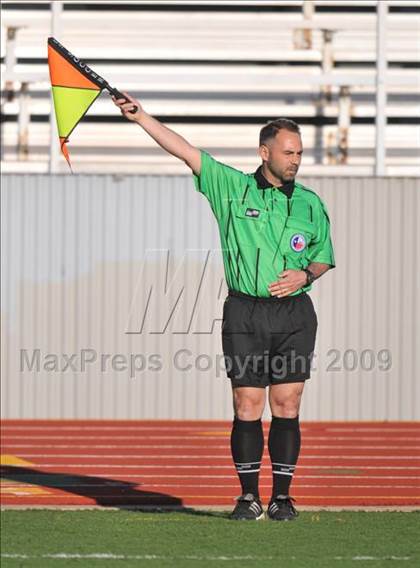 Thumbnail 1 in Lake Highlands vs. Garland (Class 5A Region II quarterfinals) photogallery.