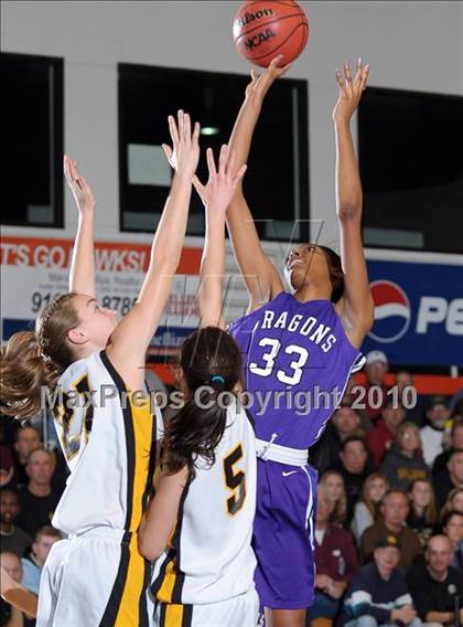Thumbnail 2 in Sacramento vs. Del Oro (CIF SJS D3 Playoffs) photogallery.