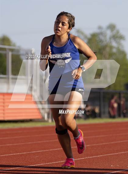 Thumbnail 2 in Weatherford Eagle Invitational (1600 Meter) photogallery.