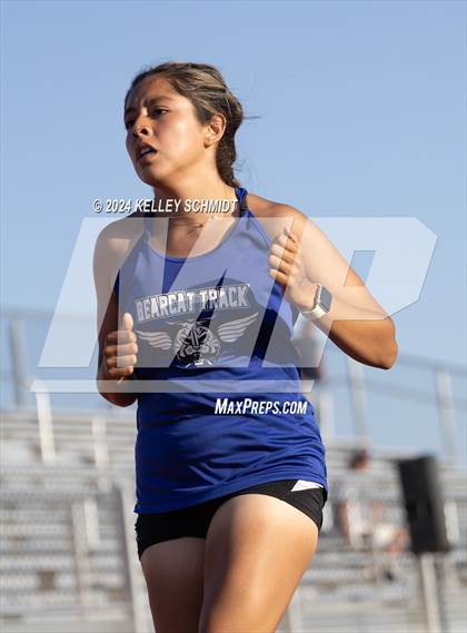 Thumbnail 1 in Weatherford Eagle Invitational (1600 Meter) photogallery.