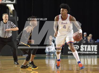 Thumbnail 1 in Lincoln vs. Rainier Beach (WIAA 3A Semifinal)  photogallery.