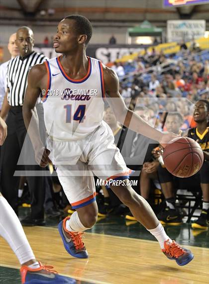 Thumbnail 2 in Lincoln vs. Rainier Beach (WIAA 3A Semifinal)  photogallery.