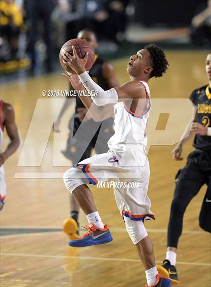 Thumbnail 1 in Lincoln vs. Rainier Beach (WIAA 3A Semifinal)  photogallery.