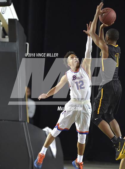 Thumbnail 3 in Lincoln vs. Rainier Beach (WIAA 3A Semifinal)  photogallery.