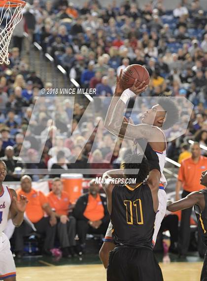 Thumbnail 1 in Lincoln vs. Rainier Beach (WIAA 3A Semifinal)  photogallery.