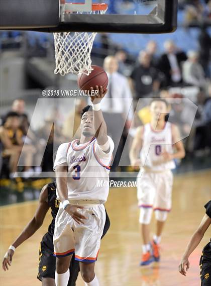 Thumbnail 2 in Lincoln vs. Rainier Beach (WIAA 3A Semifinal)  photogallery.
