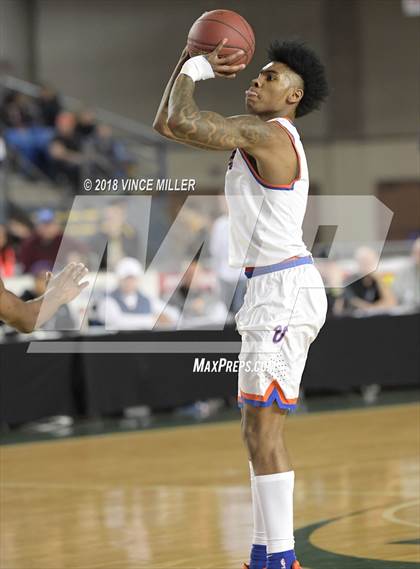 Thumbnail 1 in Lincoln vs. Rainier Beach (WIAA 3A Semifinal)  photogallery.