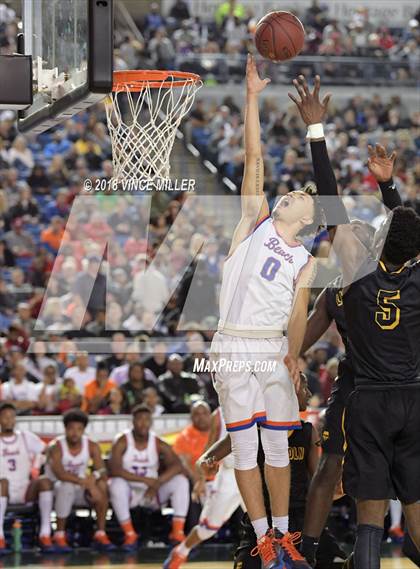 Thumbnail 3 in Lincoln vs. Rainier Beach (WIAA 3A Semifinal)  photogallery.