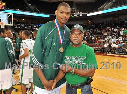 Thumbnail 2 in Compton vs. Lincoln (CIF SoCal D2 Final) photogallery.