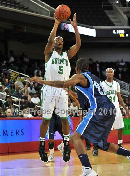 Thumbnail 3 in Compton vs. Lincoln (CIF SoCal D2 Final) photogallery.