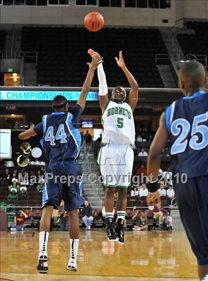 Thumbnail 3 in Compton vs. Lincoln (CIF SoCal D2 Final) photogallery.
