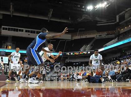 Thumbnail 2 in Compton vs. Lincoln (CIF SoCal D2 Final) photogallery.