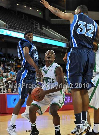 Thumbnail 1 in Compton vs. Lincoln (CIF SoCal D2 Final) photogallery.