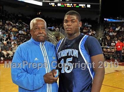 Thumbnail 2 in Compton vs. Lincoln (CIF SoCal D2 Final) photogallery.