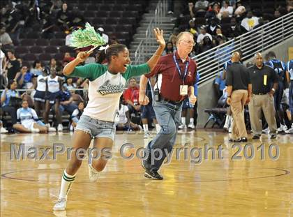 Thumbnail 2 in Compton vs. Lincoln (CIF SoCal D2 Final) photogallery.