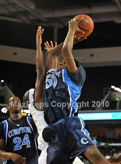 Thumbnail 2 in Compton vs. Lincoln (CIF SoCal D2 Final) photogallery.