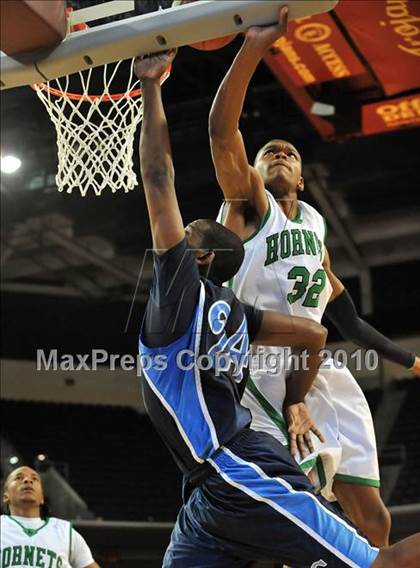 Thumbnail 1 in Compton vs. Lincoln (CIF SoCal D2 Final) photogallery.