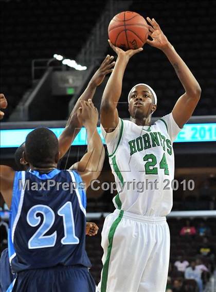 Thumbnail 2 in Compton vs. Lincoln (CIF SoCal D2 Final) photogallery.