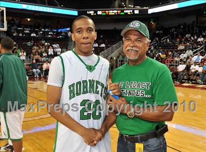 Thumbnail 2 in Compton vs. Lincoln (CIF SoCal D2 Final) photogallery.