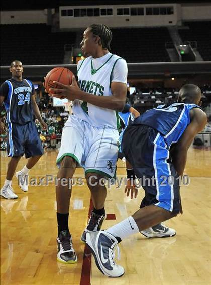 Thumbnail 1 in Compton vs. Lincoln (CIF SoCal D2 Final) photogallery.