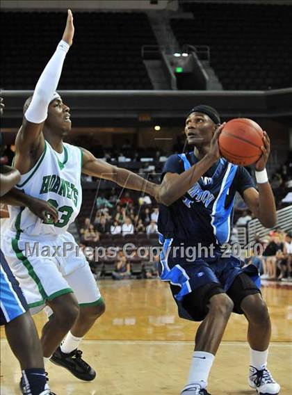 Thumbnail 3 in Compton vs. Lincoln (CIF SoCal D2 Final) photogallery.