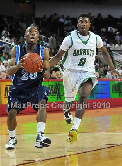 Thumbnail 3 in Compton vs. Lincoln (CIF SoCal D2 Final) photogallery.