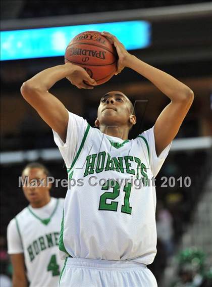 Thumbnail 3 in Compton vs. Lincoln (CIF SoCal D2 Final) photogallery.