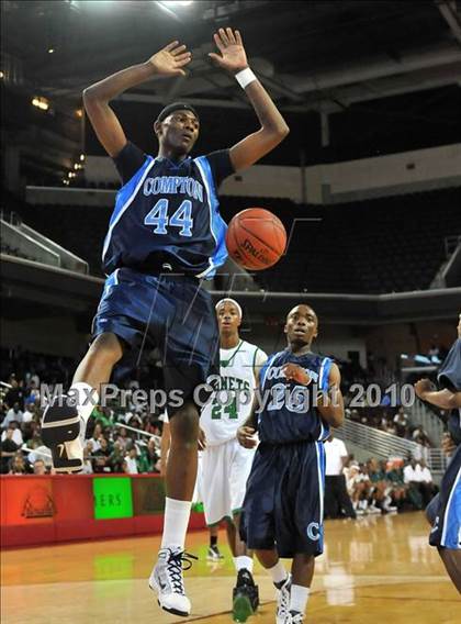 Thumbnail 3 in Compton vs. Lincoln (CIF SoCal D2 Final) photogallery.