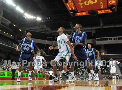Thumbnail 3 in Compton vs. Lincoln (CIF SoCal D2 Final) photogallery.