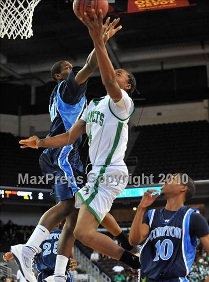 Thumbnail 3 in Compton vs. Lincoln (CIF SoCal D2 Final) photogallery.