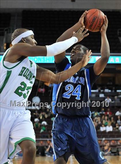 Thumbnail 2 in Compton vs. Lincoln (CIF SoCal D2 Final) photogallery.