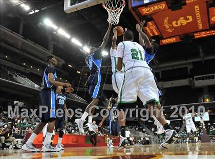 Thumbnail 2 in Compton vs. Lincoln (CIF SoCal D2 Final) photogallery.