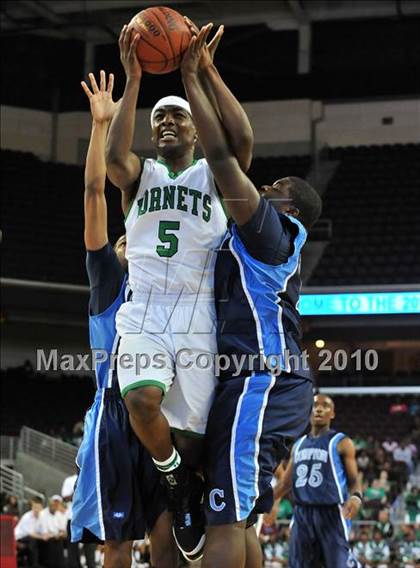 Thumbnail 3 in Compton vs. Lincoln (CIF SoCal D2 Final) photogallery.