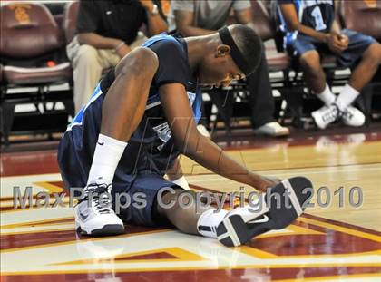 Thumbnail 3 in Compton vs. Lincoln (CIF SoCal D2 Final) photogallery.