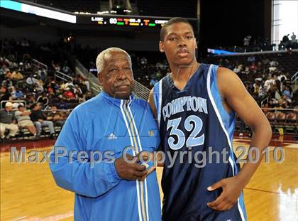Thumbnail 3 in Compton vs. Lincoln (CIF SoCal D2 Final) photogallery.