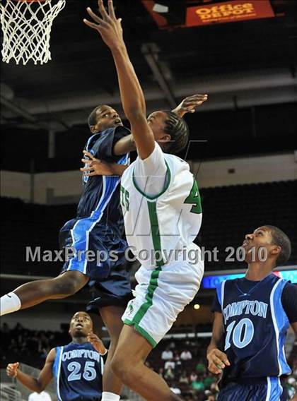 Thumbnail 1 in Compton vs. Lincoln (CIF SoCal D2 Final) photogallery.