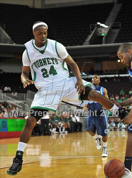 Thumbnail 1 in Compton vs. Lincoln (CIF SoCal D2 Final) photogallery.