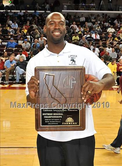 Thumbnail 3 in Compton vs. Lincoln (CIF SoCal D2 Final) photogallery.