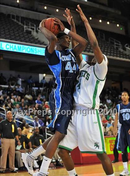 Thumbnail 3 in Compton vs. Lincoln (CIF SoCal D2 Final) photogallery.