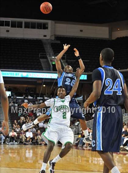 Thumbnail 3 in Compton vs. Lincoln (CIF SoCal D2 Final) photogallery.