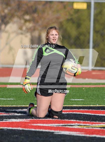 Thumbnail 2 in Desert Ridge vs. Fountain Hills (Coyote Classic Tournament ) photogallery.