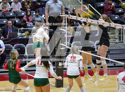 Thumbnail 1 in The Woodlands vs. Dripping Springs (UIL 6A Semifinal) photogallery.