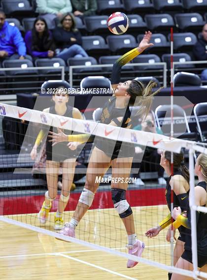 Thumbnail 3 in The Woodlands vs. Dripping Springs (UIL 6A Semifinal) photogallery.