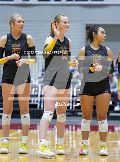 Thumbnail 2 in The Woodlands vs. Dripping Springs (UIL 6A Semifinal) photogallery.