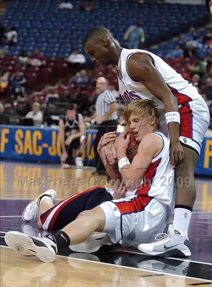 Thumbnail 2 in Modesto Christian vs. Christian Brothers (CIF SJS D4 Final) photogallery.